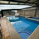 Cubo De Cristal Con Piscina Y Vistas Al Mar Lägenhet