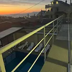 Cubo De Cristal Con Piscina Y Vistas Al Mar Lägenhet *