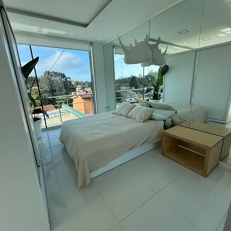 Cubo De Cristal Con Piscina Y Vistas Al Mar Apartamento