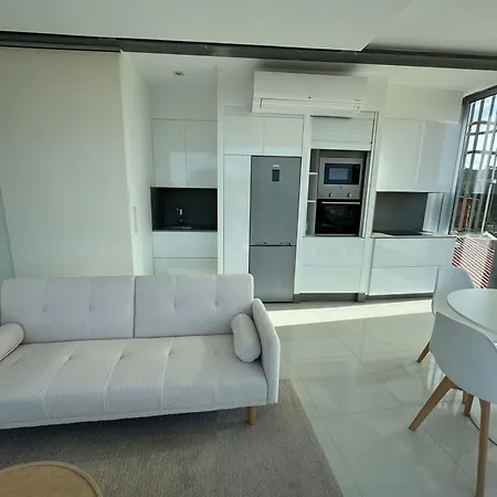 Cubo De Cristal Con Piscina Y Vistas Al Mar *