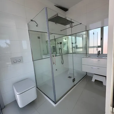 Cubo De Cristal Con Piscina Y Vistas Al Mar O Grove