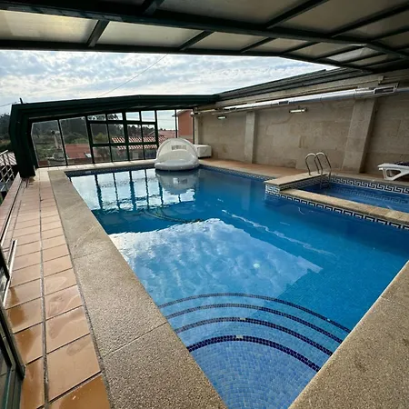 Cubo De Cristal Con Piscina Y Vistas Al Mar Apartamento