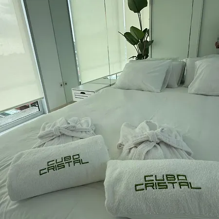 Cubo De Cristal Con Piscina Y Vistas Al Mar Apartamento *
